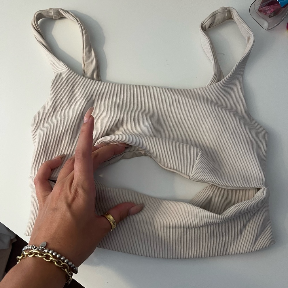 Bone slit bra Alo yoga